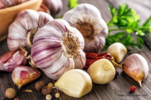 10 Superfoods That Help You Detoxify Your Body: A Comprehensive Guide 5 Garlic 2