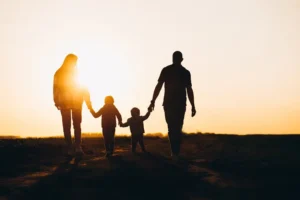 Understanding and Navigating Family Dynamics: Keys to Healthy Relationships 3 Understanding and Navigating Family Dynamics: Keys to Healthy Relationships